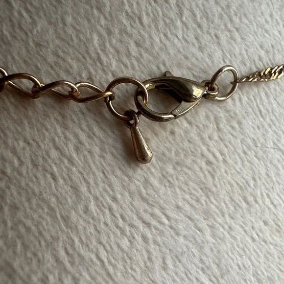 Faceted Blue and Gold Teardrop Pendant Necklace on Twisted Chain - Picture 15 of 16